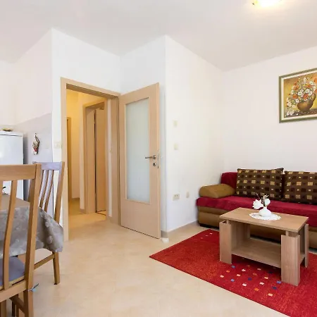 Andrea-2 By Interhome Apartman Martina